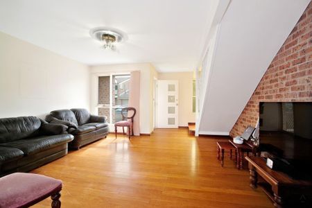 Spacious full brick townhouse - Photo 5