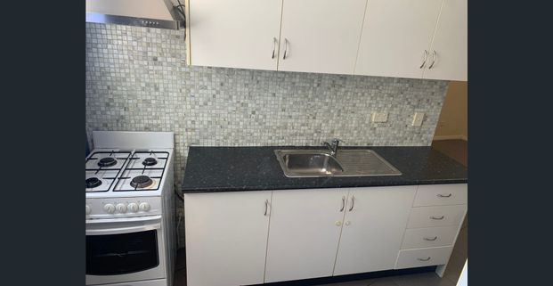 Ground floor affordable 2 bedroom - Photo 1