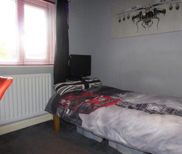 3 bedroom terraced house to rent - Photo 4