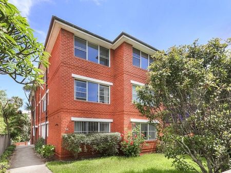 Sun Drenched One Bedroom Apartment - Photo 3