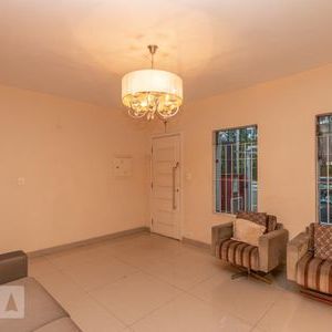 Casa para alugar com 150m², 3 quartos e 2 vagas - Photo 1