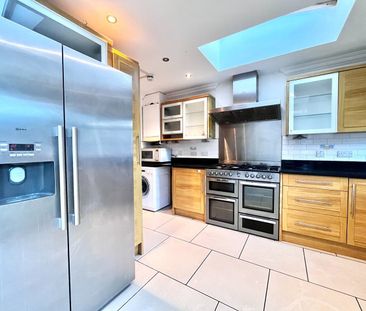 5 Bed Semi-Detached House, The Vale, NW11 - Photo 5