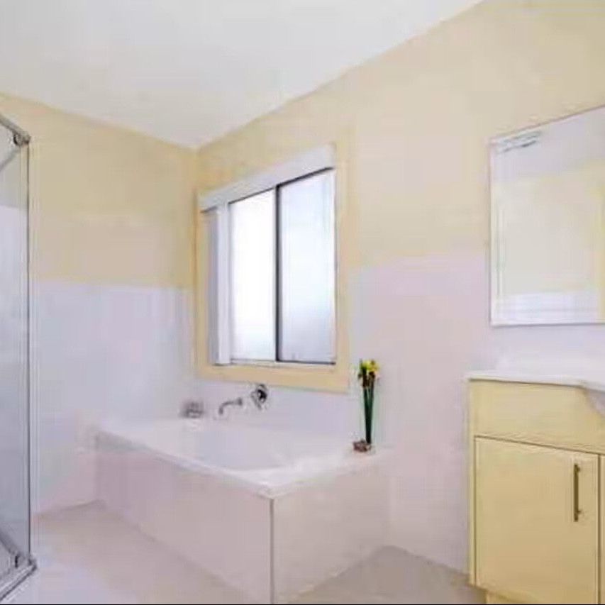 Warriewood - Photo 1