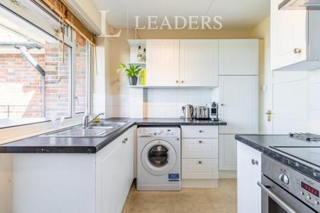 3 bedroom flat to rent - Photo 5