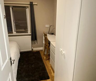 1 bedroom in a house share to rent - Photo 5