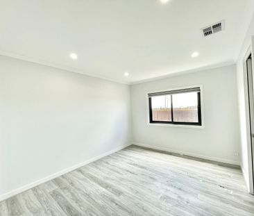 Modern Family Living in Thornhill Park Estate! - Photo 4