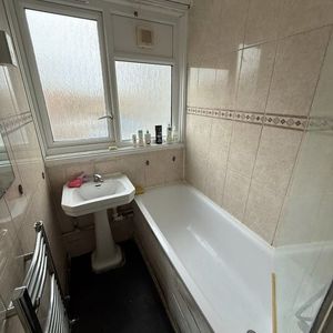 Room in a Shared House, Marchwood Close, SE5 - Photo 2