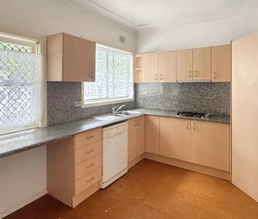 Comfortable Family Living Close to Amenities - Photo 1