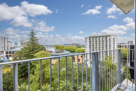 Parkside Perfection - Short Term Summer Rental - Photo 3