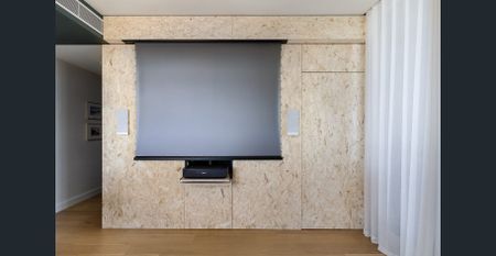 Near-new apartment with design features - Photo 5