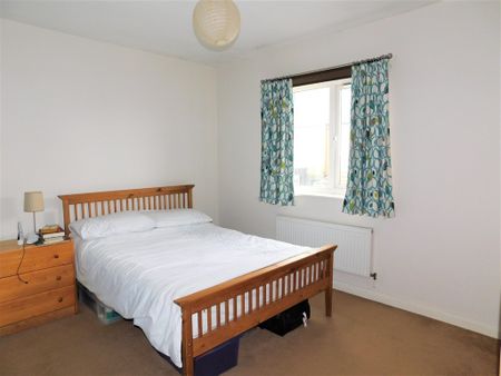 2 bedroom apartment to let - Photo 2