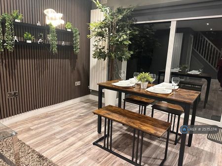 2 bedroom semi-detached house to rent - Photo 4