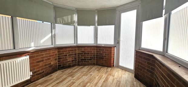 3 bedroom semi-detached bungalow to rent - Photo 1