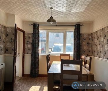 3 bedroom semi-detached house to rent - Photo 3