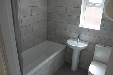 6 Bed Terraced House, Balmoral Road, M14 - Photo 4