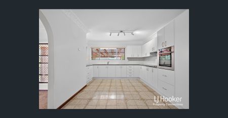 Spacious Family Residence – First Time Offered for Rent - Photo 4