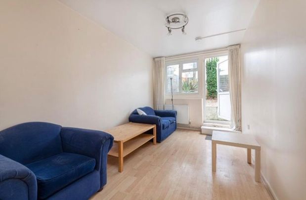 5 Bed Terraced House, Swanwick Close, SW15 - Photo 1