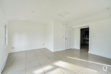 4 bedroom detached house to rent - Photo 4