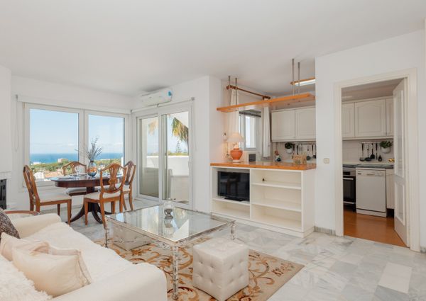 Apartment, close to the beach and sea views, in Marbella