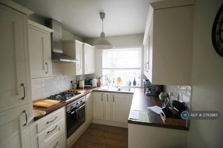 2 bedroom flat to rent - Photo 5