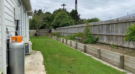 Fully furnished on Ford St - Photo 2