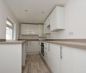 2 bedroom terraced house to rent - Photo 2