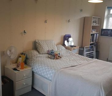 1 bedroom in a house share to rent - Photo 4