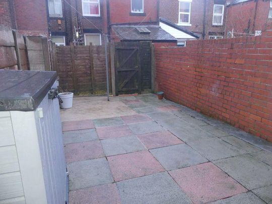 2 bedroom property to rent - Photo 1