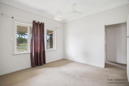 Classic Home with Expansive Outdoor Space - Photo 4