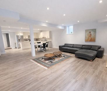 For Lease - 17 La Quinta Lane, Newmarket, Ontario - Photo 3