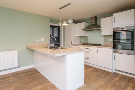 4 bed House - Detached To Let - Photo 5