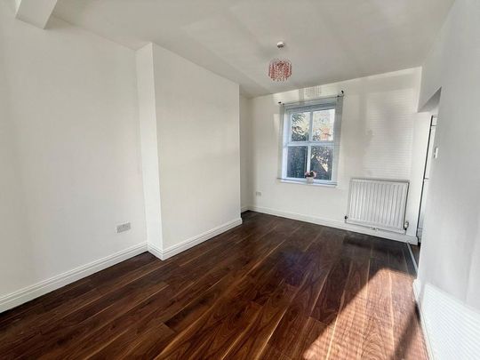 2 bedroom end of terrace house to rent - Photo 1