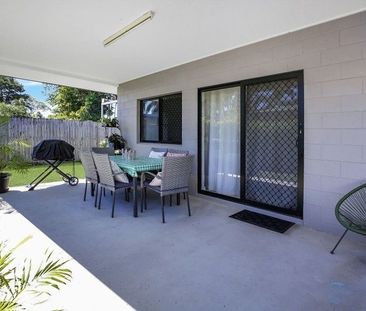 BEACHSIDE LIVING - IMMACULATELY PRESENTED VILLA! - Photo 1