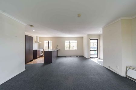 Three Bedroom Brick Home - Photo 5