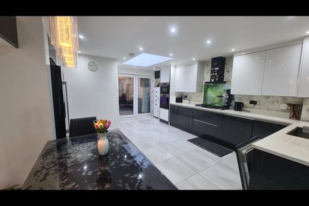 3 Bed Terraced House, Warden Avenue, HA2 - Photo 4