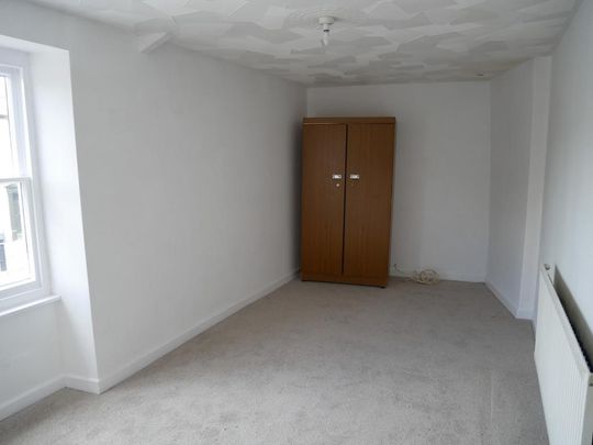 1 bedroom in a flat share to rent - Photo 1