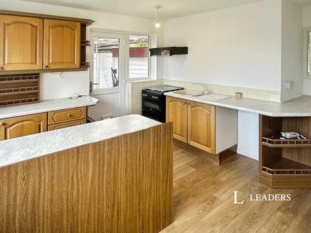 3 bedroom semi-detached house to rent - Photo 5