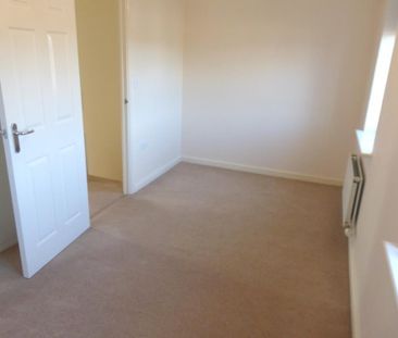 PETERBOROUGH - Photo 4