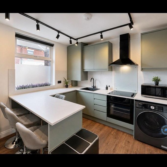 1 bedroom in a house share to rent - Photo 1