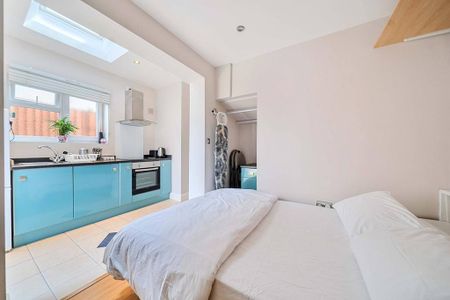 Studio to rent - Photo 2