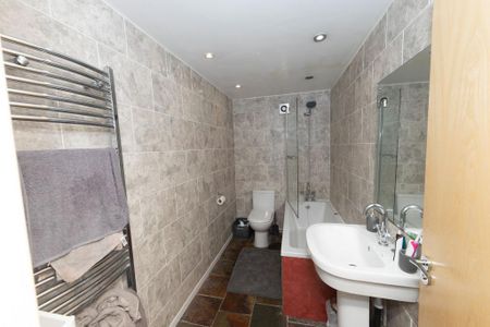 2 bedroom flat to rent - Photo 5