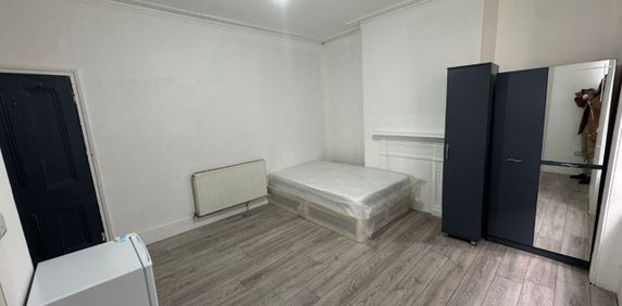 Studio Flat, West End Lane, NW6 - Photo 2