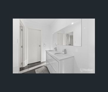 3 Bedroom home, private and tucked away from street view - Photo 1