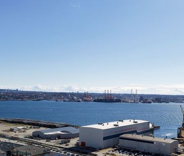 Penthouse Studio Apartment | Undrg. Parking | Storage | Views. - Photo 2