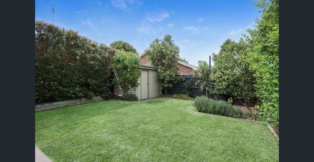 CHARMING PERIOD HOME IN PRIME LOCATION! - Photo 1