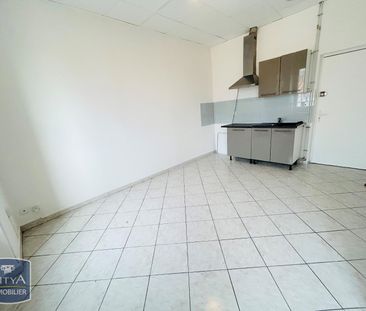 Location Appartement 1 pièce 30m² PORT DE BOUC 13110 - Photo 2
