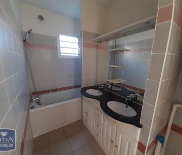 Location Appartement 3 pièces 62m² ST JOSEPH 97480 - Photo 3