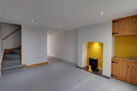 2 bedroom semi-detached house to rent - Photo 2