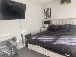 1 Bed Flat, Commercial Road, LS5 - Photo 4