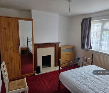 4 bedroom semi-detached house to rent - Photo 3